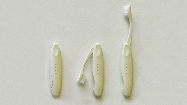 Складная зубная щетка